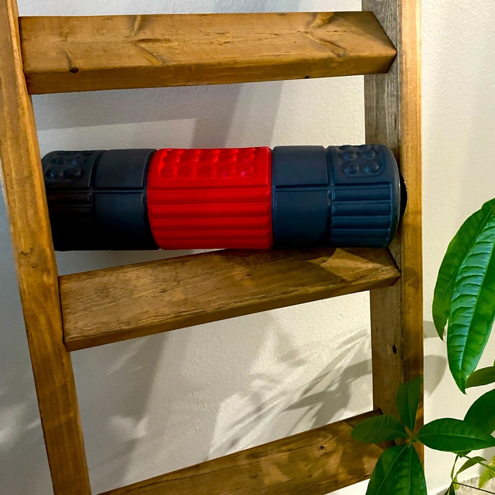 Brookstone Vibrating Muscle Roller/Self Massage.